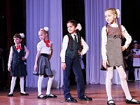 Школьную форму кубанских производителей представили в Тихорецке